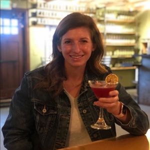 Meet your Posher, Hilary